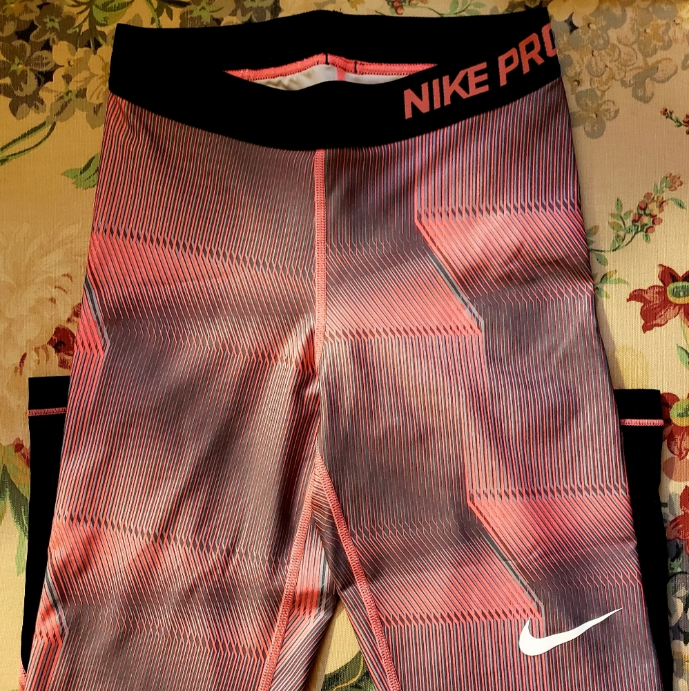 Nike Pro Fit Athletic Capri Workout Leggings